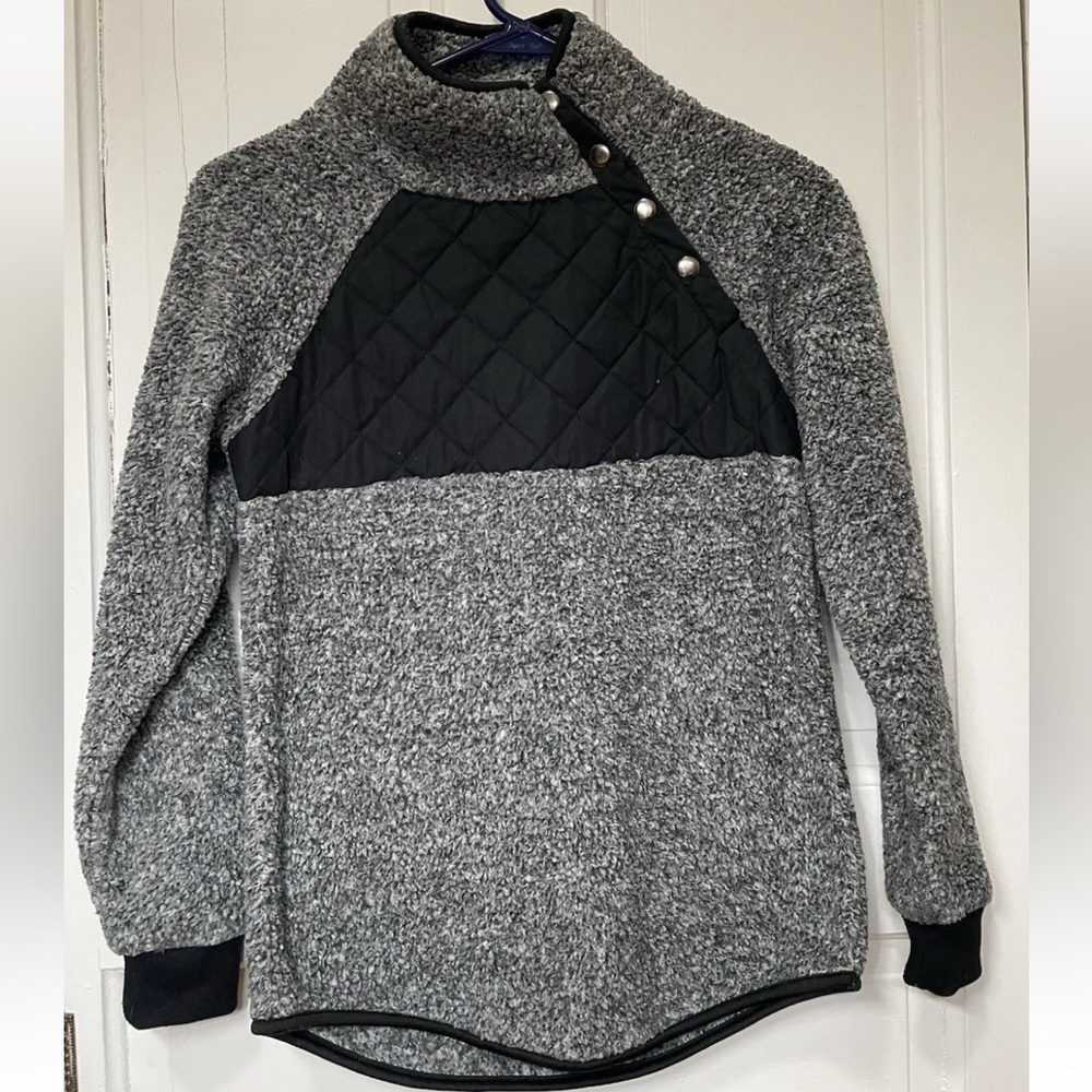 Eden Ruth Gray Black Snap Button Sherpa Pullover Sweater Women's Size XS